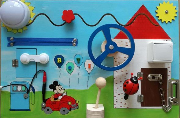Mickey egér tankol matatófal 40*60 cm festett hátterű